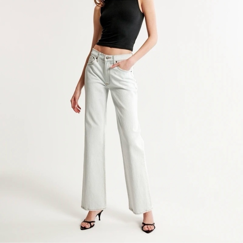 Abercrombie & Fitch Curve Love Baggy Mid Rise Jeans Size 34 NWT